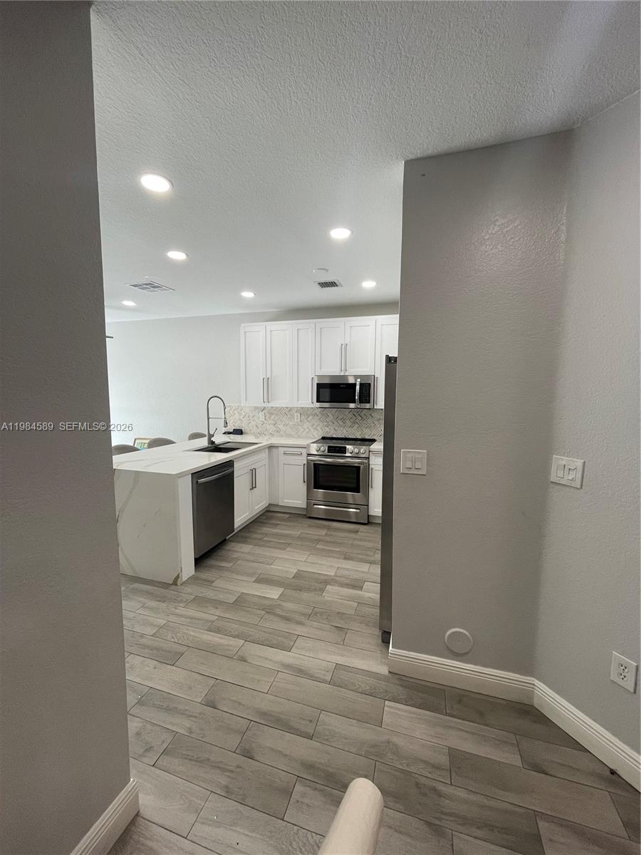 LAKES BY THE BAY GEE - Residential