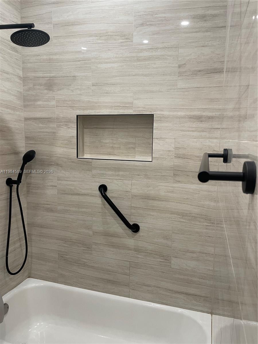 LAKES BY THE BAY GEE - Residential