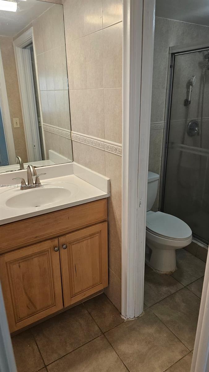 DADELAND GROVE CONDO - Residential Lease