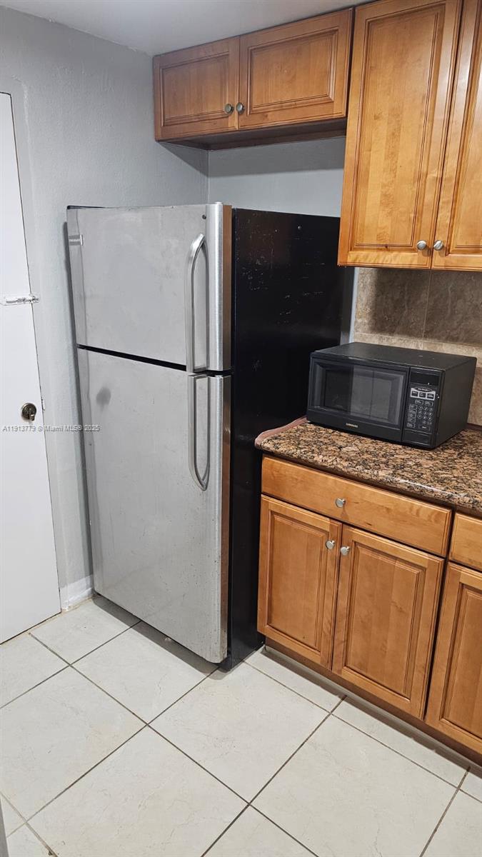 DADELAND GROVE CONDO - Residential Lease