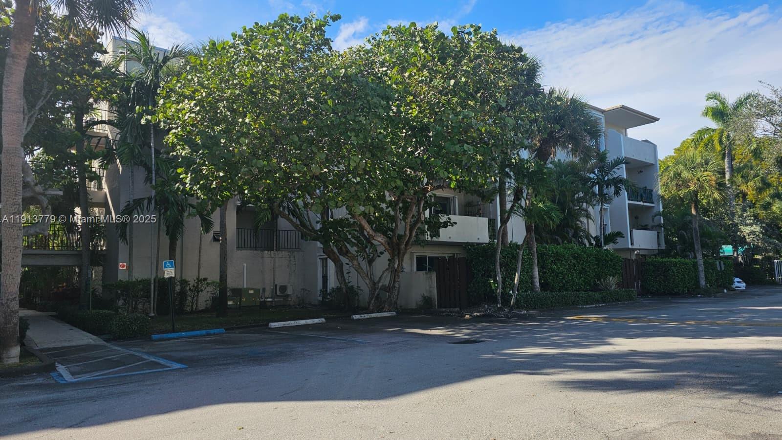 DADELAND GROVE CONDO - Residential Lease