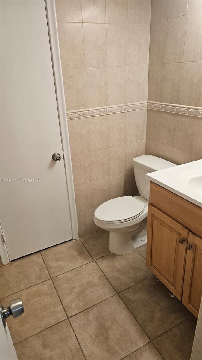 DADELAND GROVE CONDO - Residential Lease