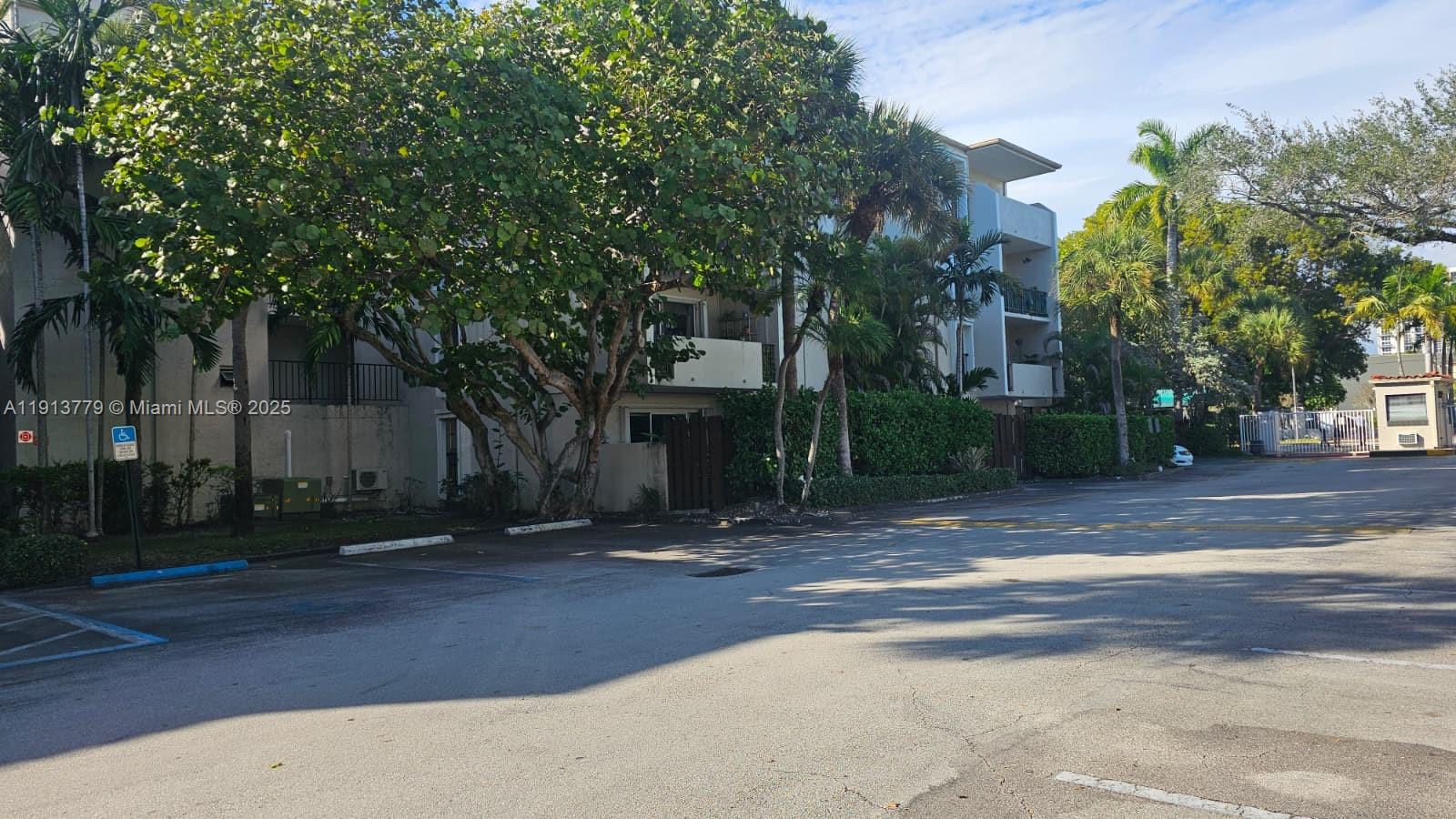 DADELAND GROVE CONDO - Residential Lease