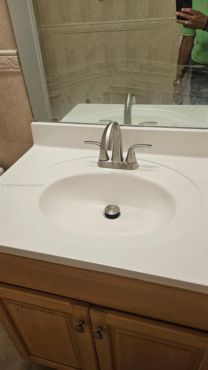 DADELAND GROVE CONDO - Residential Lease