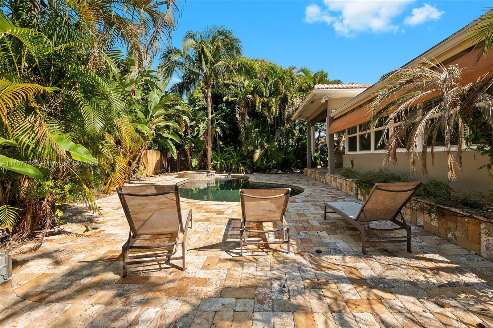 CORAL SHORES - Residential