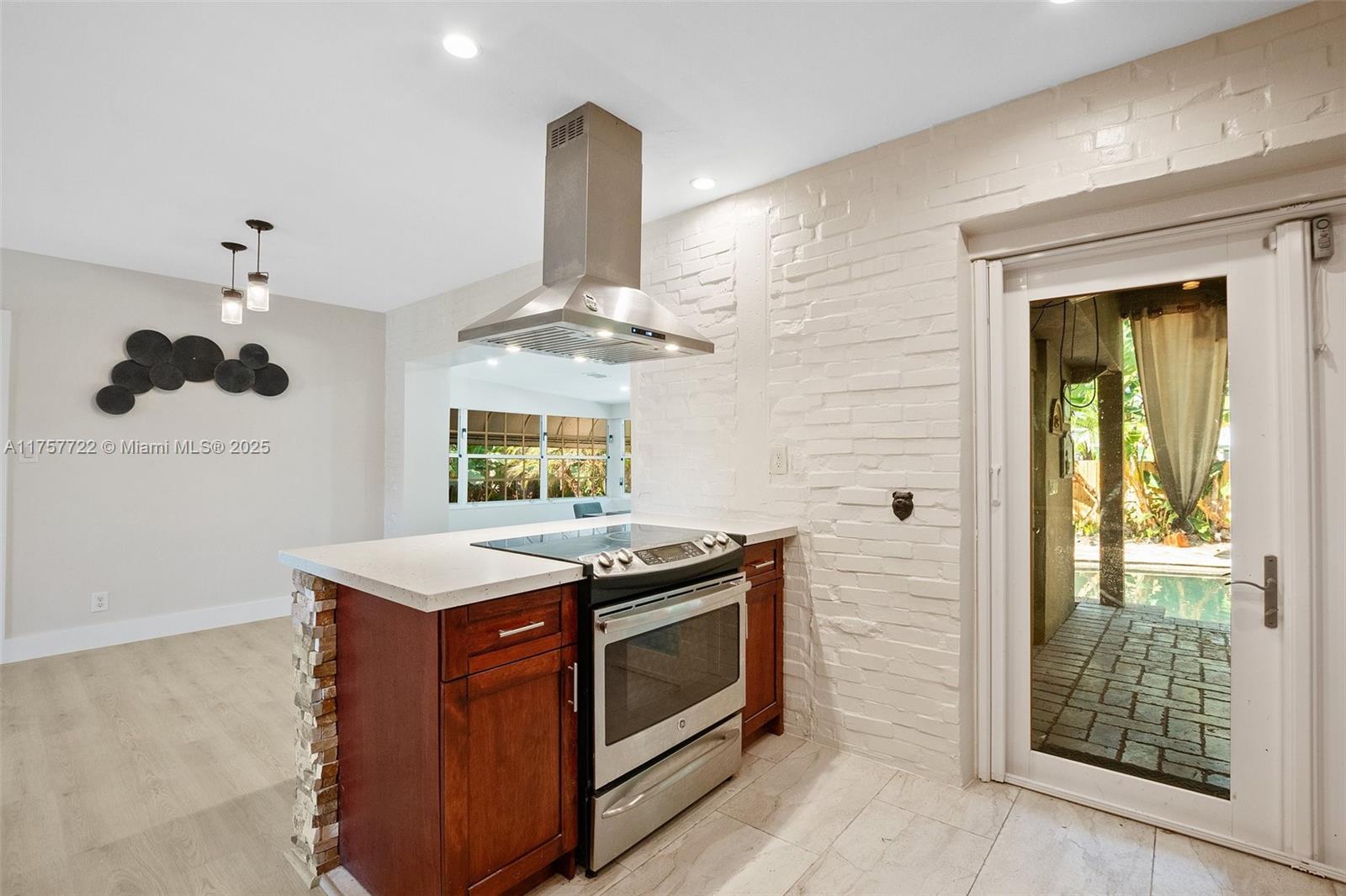 CORAL SHORES - Residential