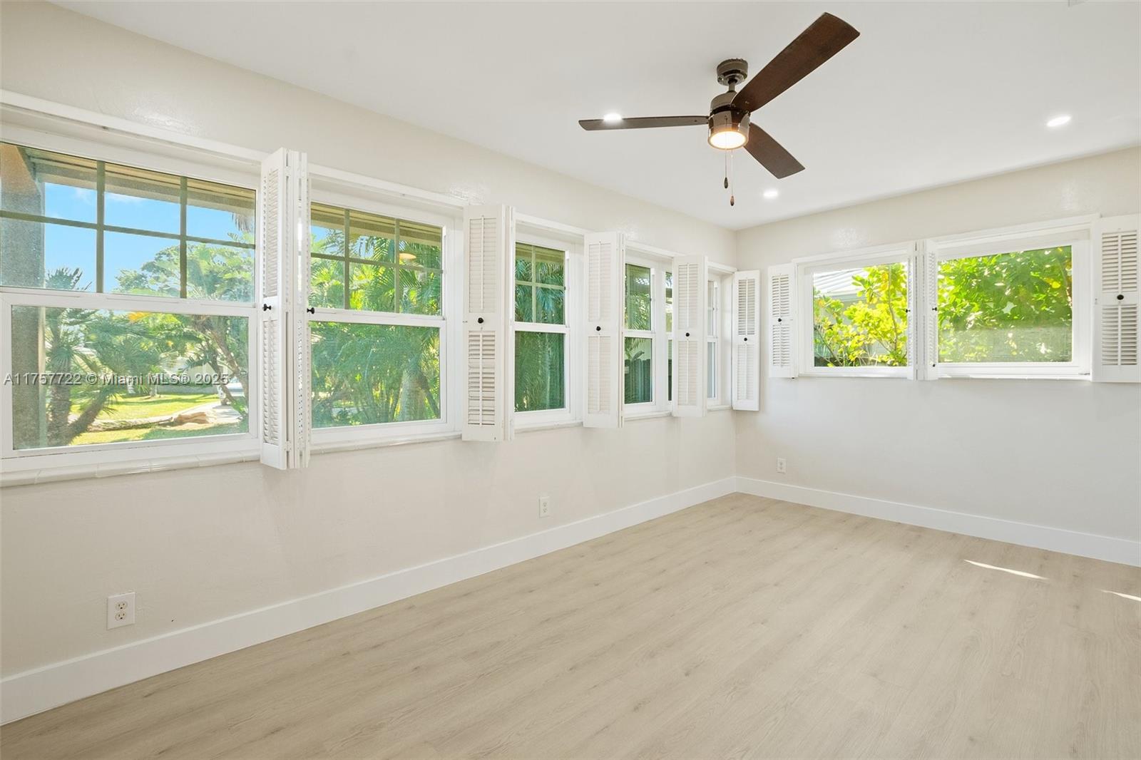 CORAL SHORES - Residential