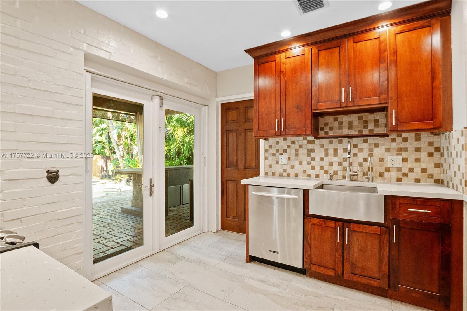 CORAL SHORES - Residential
