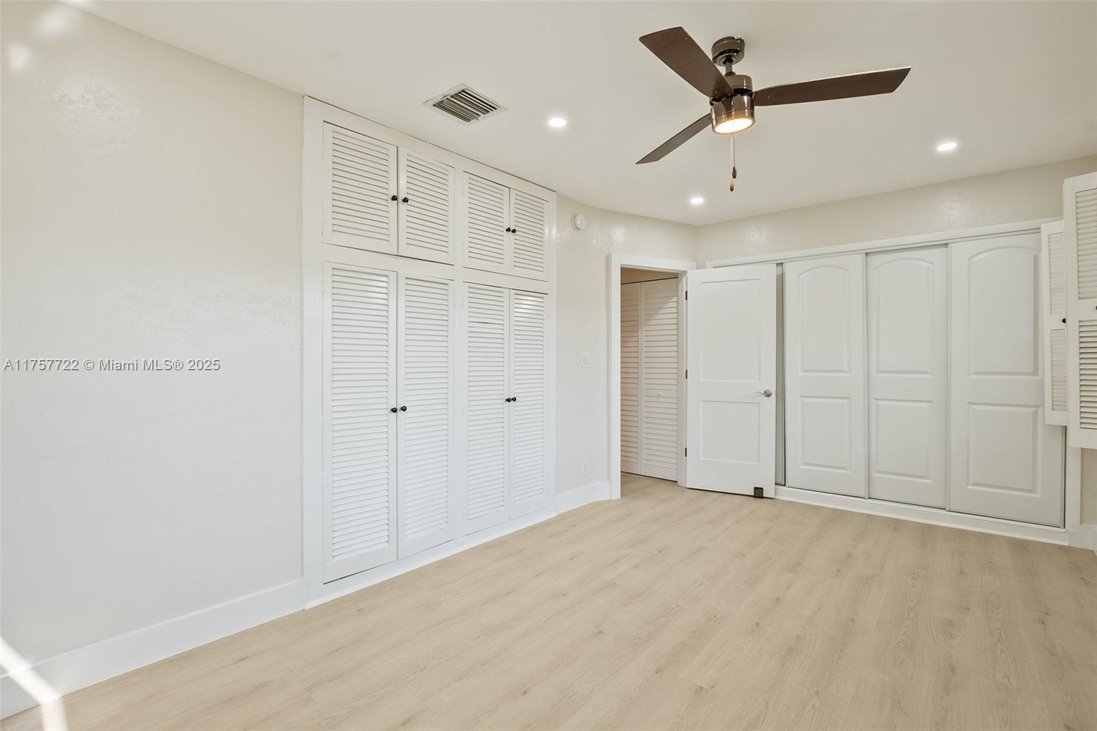 CORAL SHORES - Residential