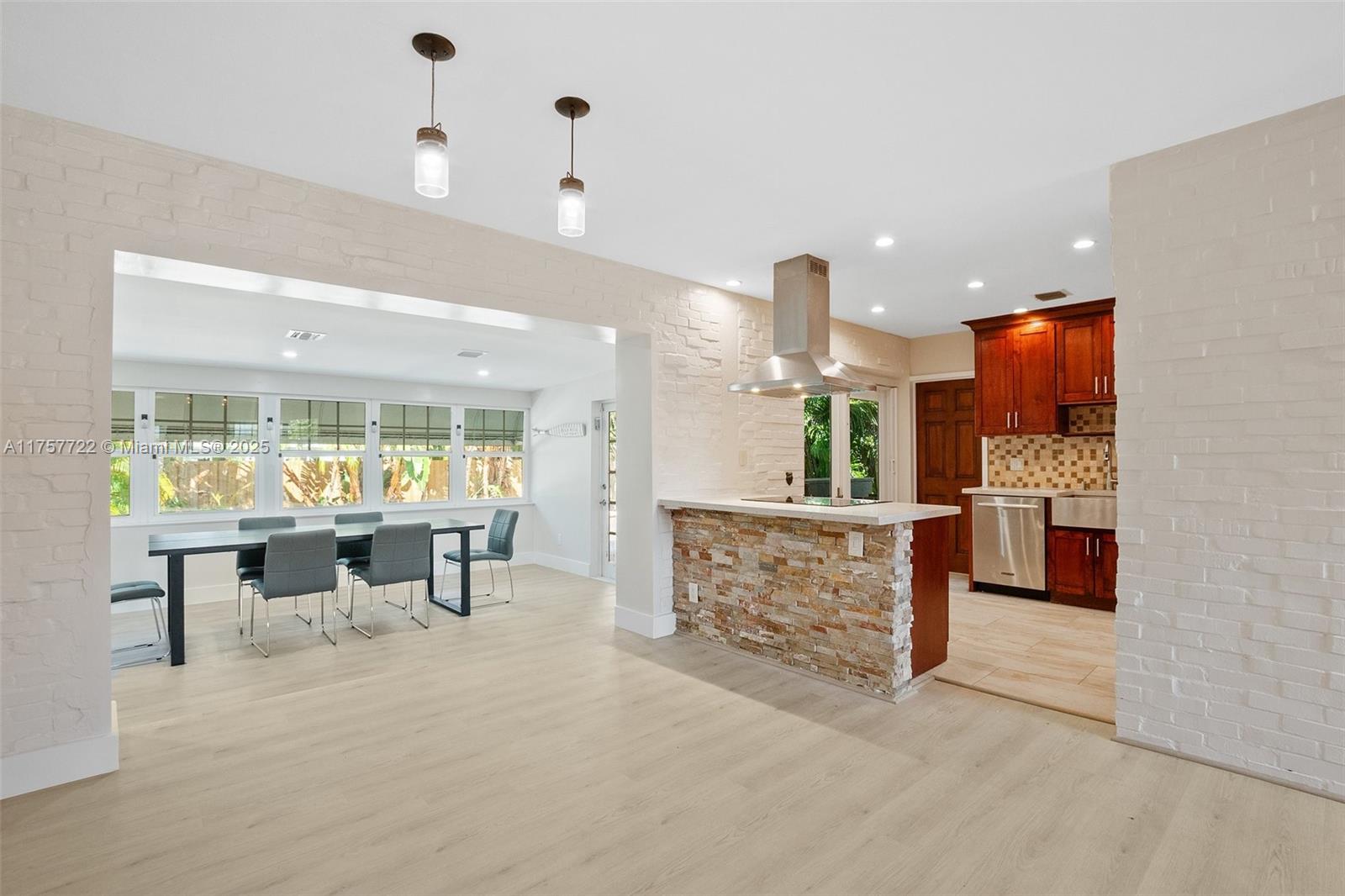 CORAL SHORES - Residential