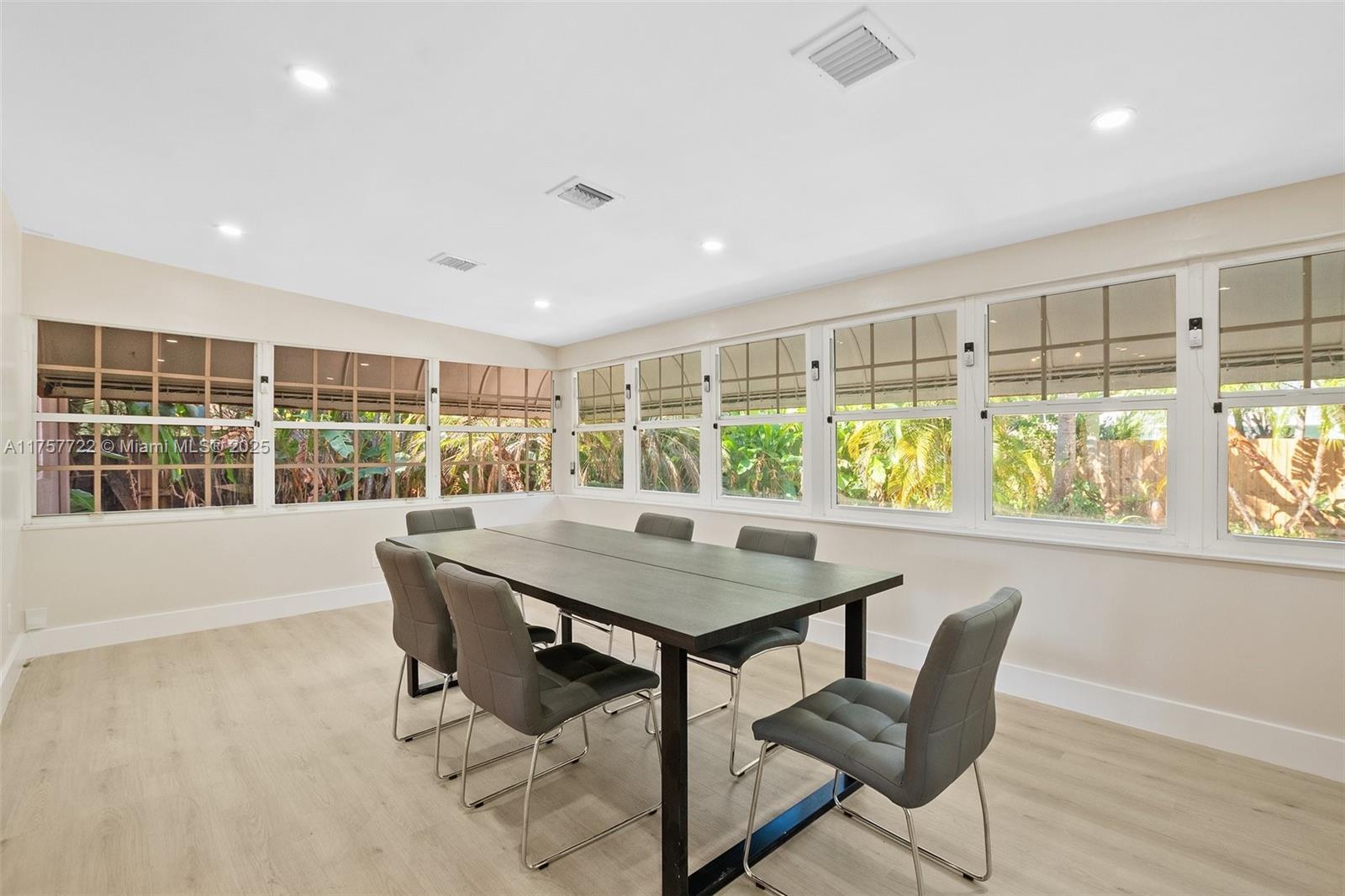 CORAL SHORES - Residential