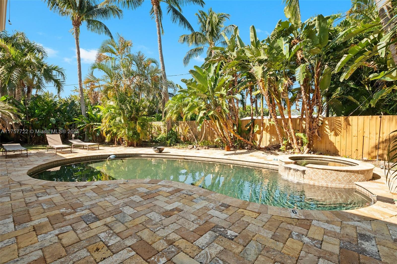 CORAL SHORES - Residential