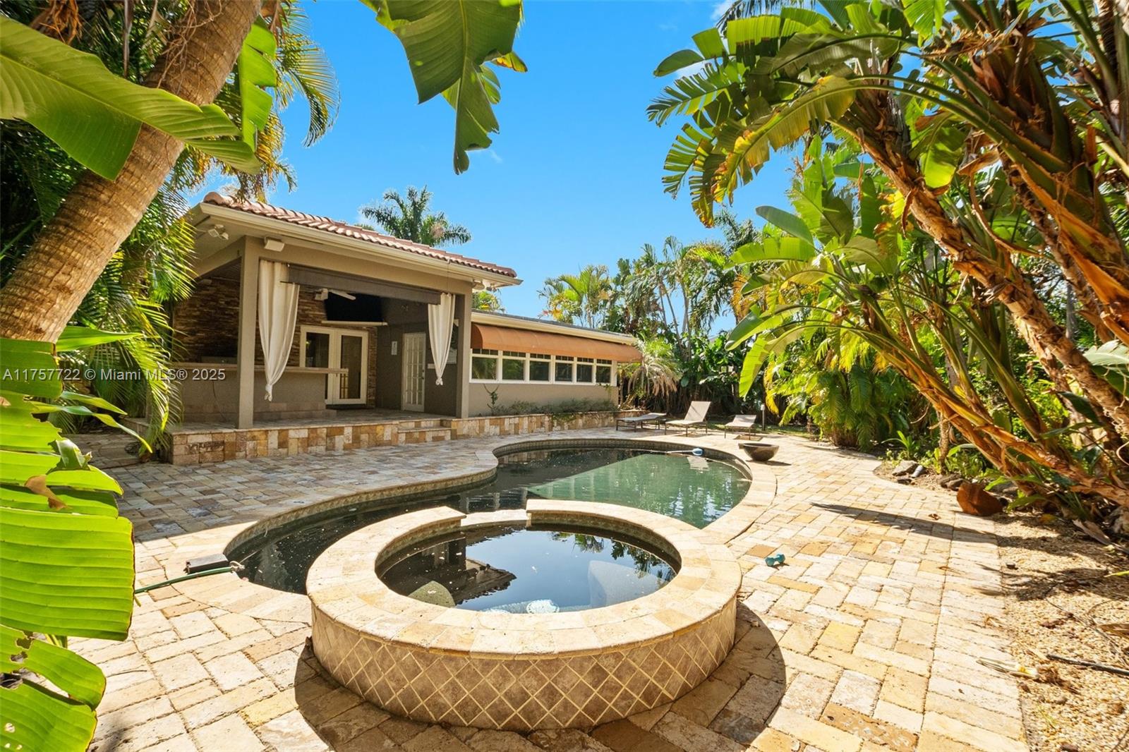 CORAL SHORES - Residential
