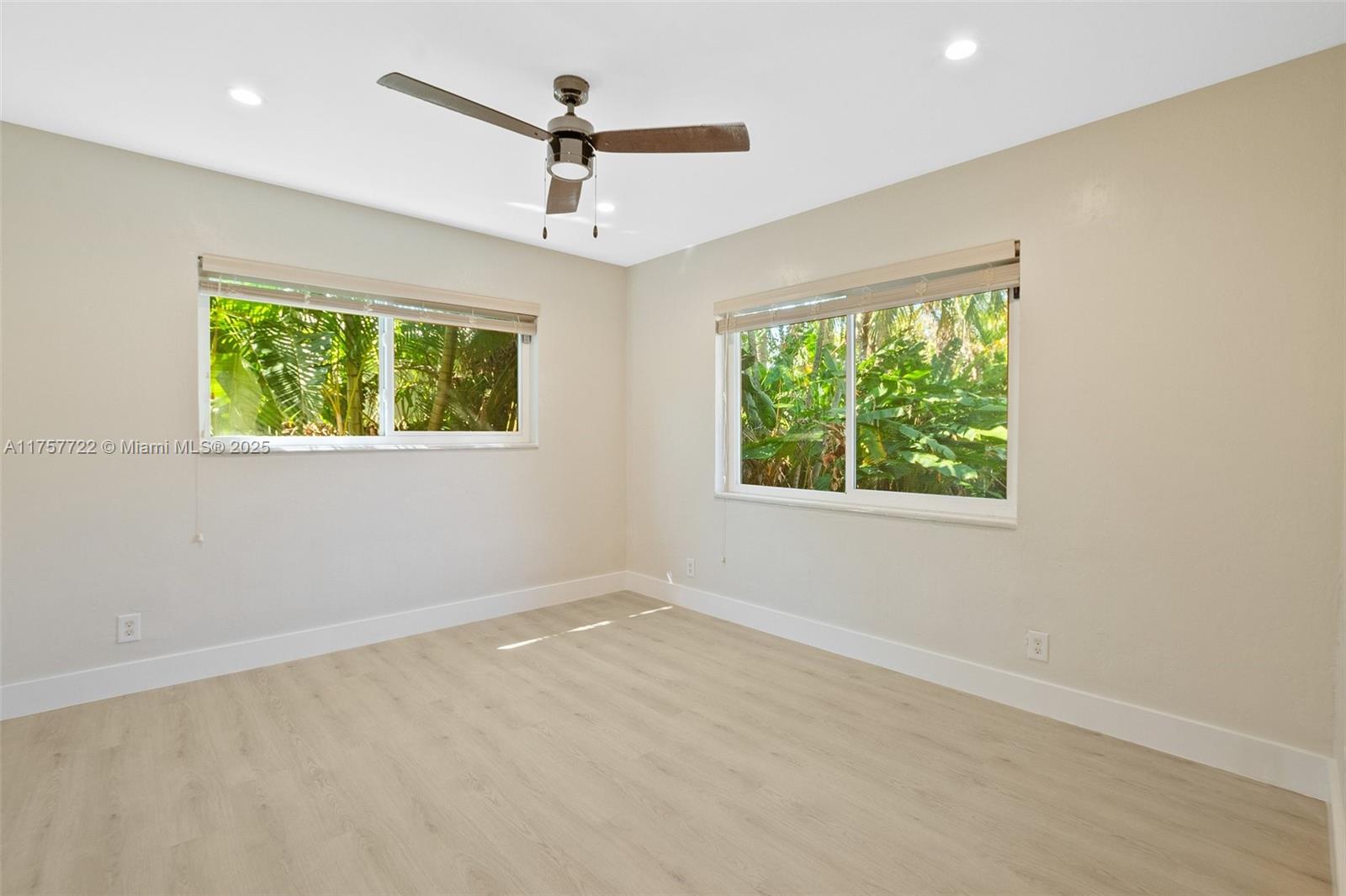 CORAL SHORES - Residential