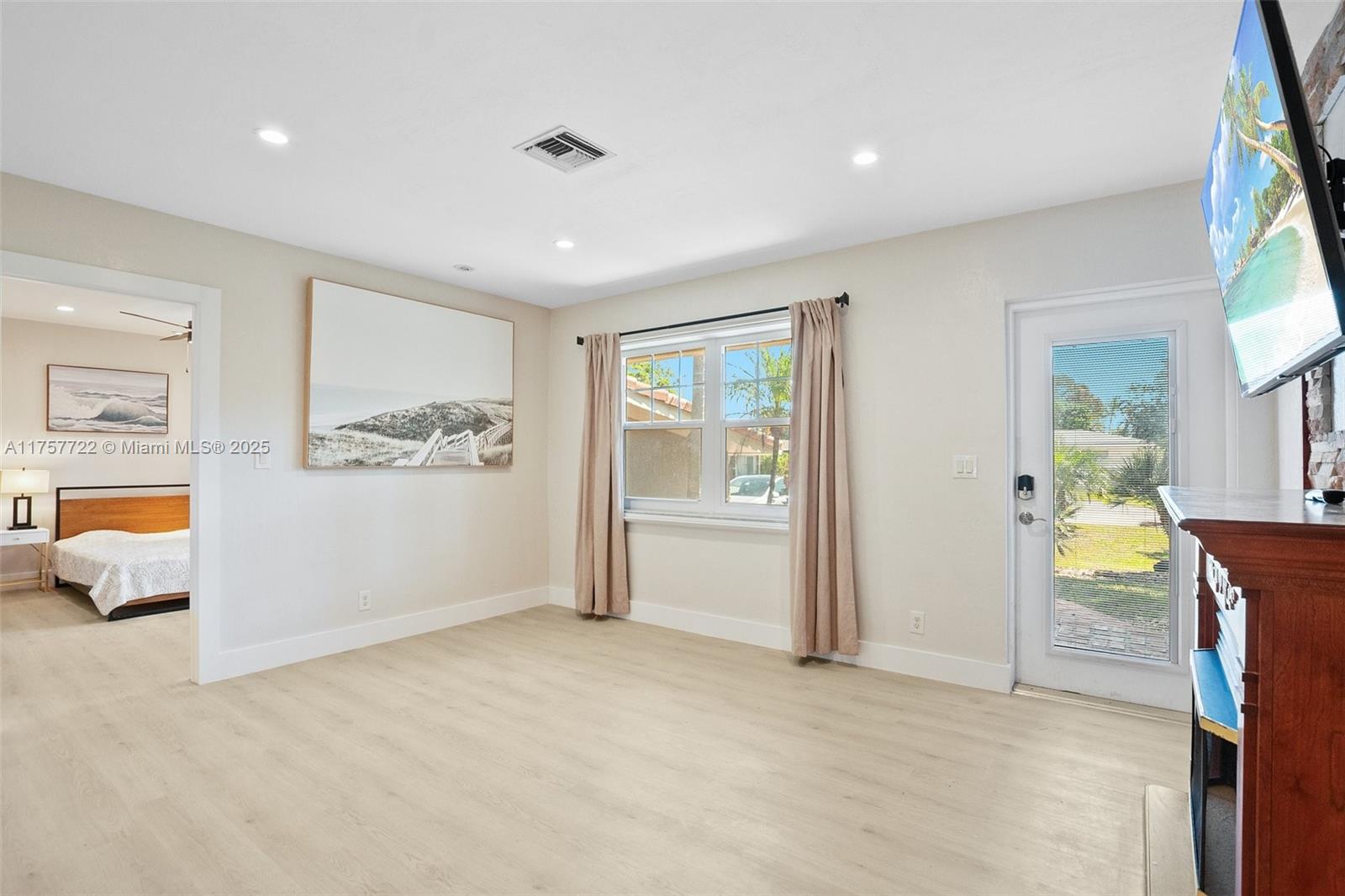 CORAL SHORES - Residential