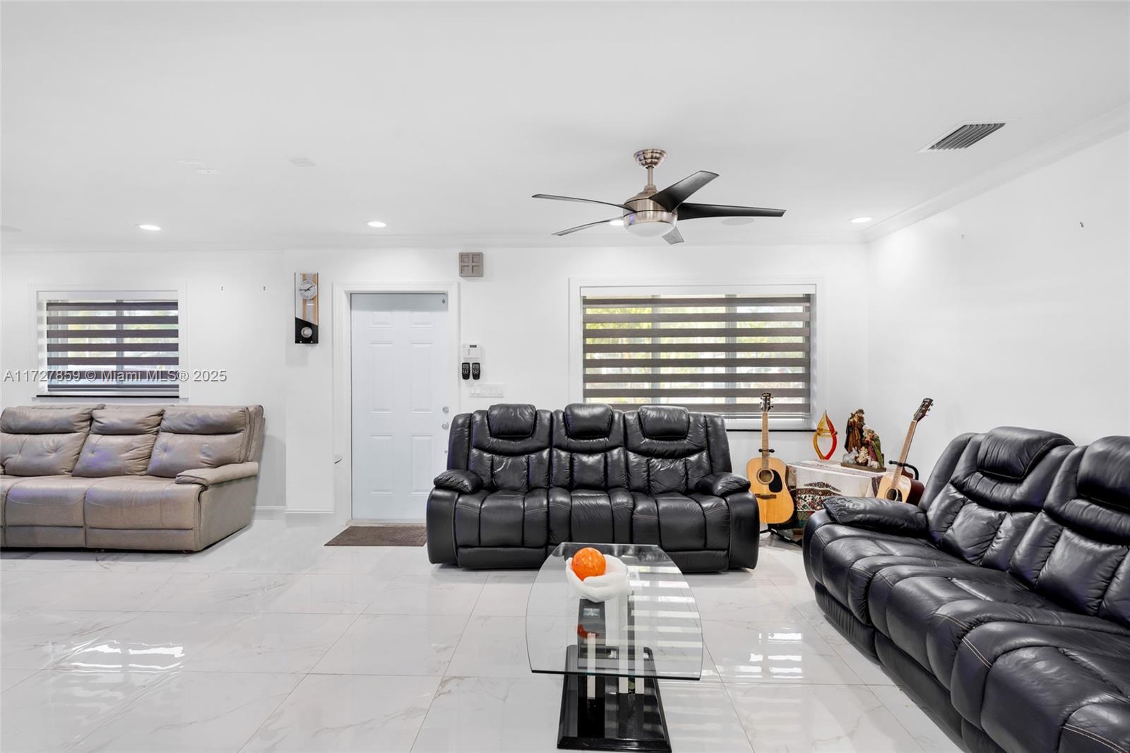 HOLLYWOOD HILLS - Residential