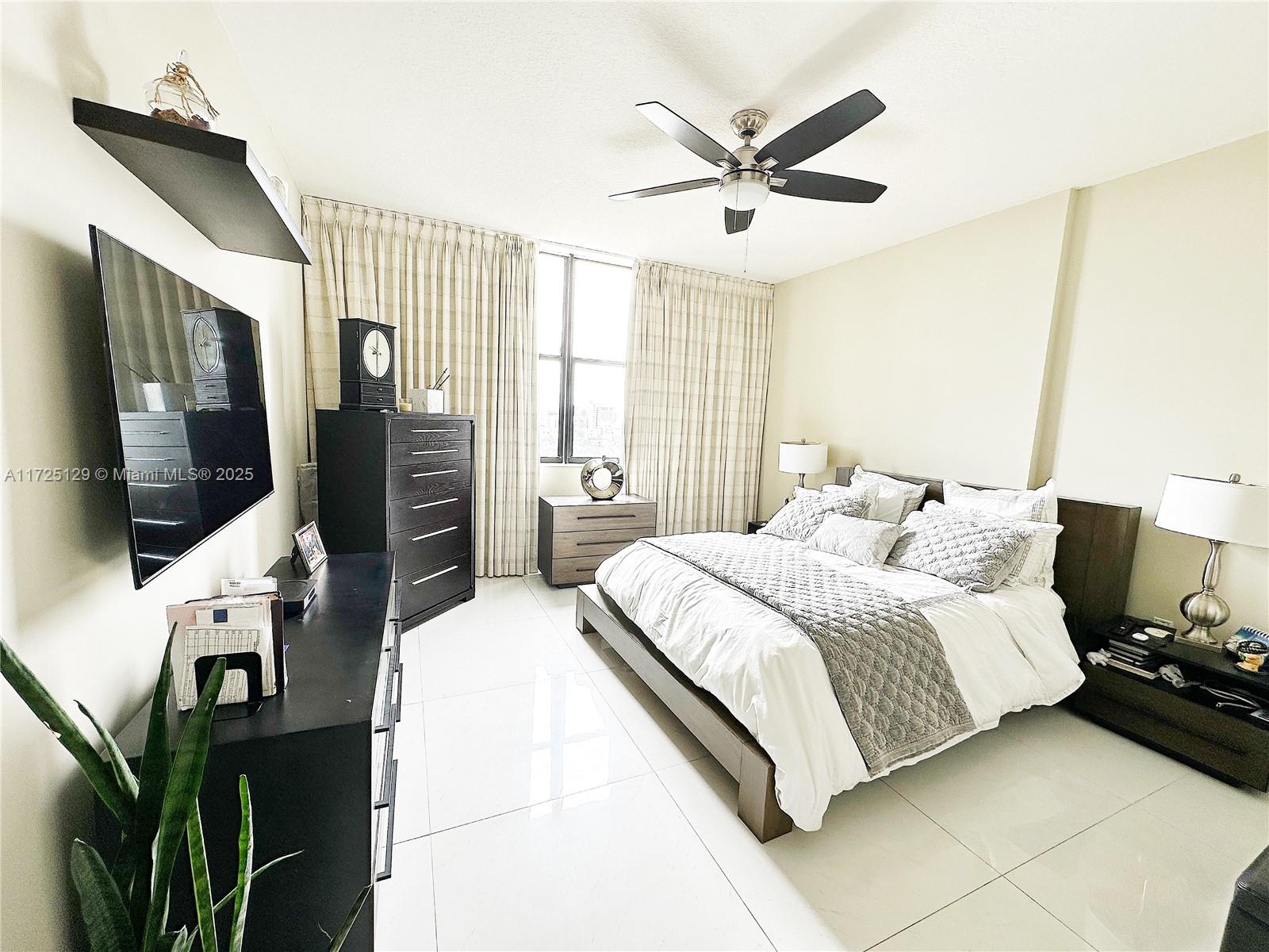 PUERTA DE PALMAS CONDO - Residential