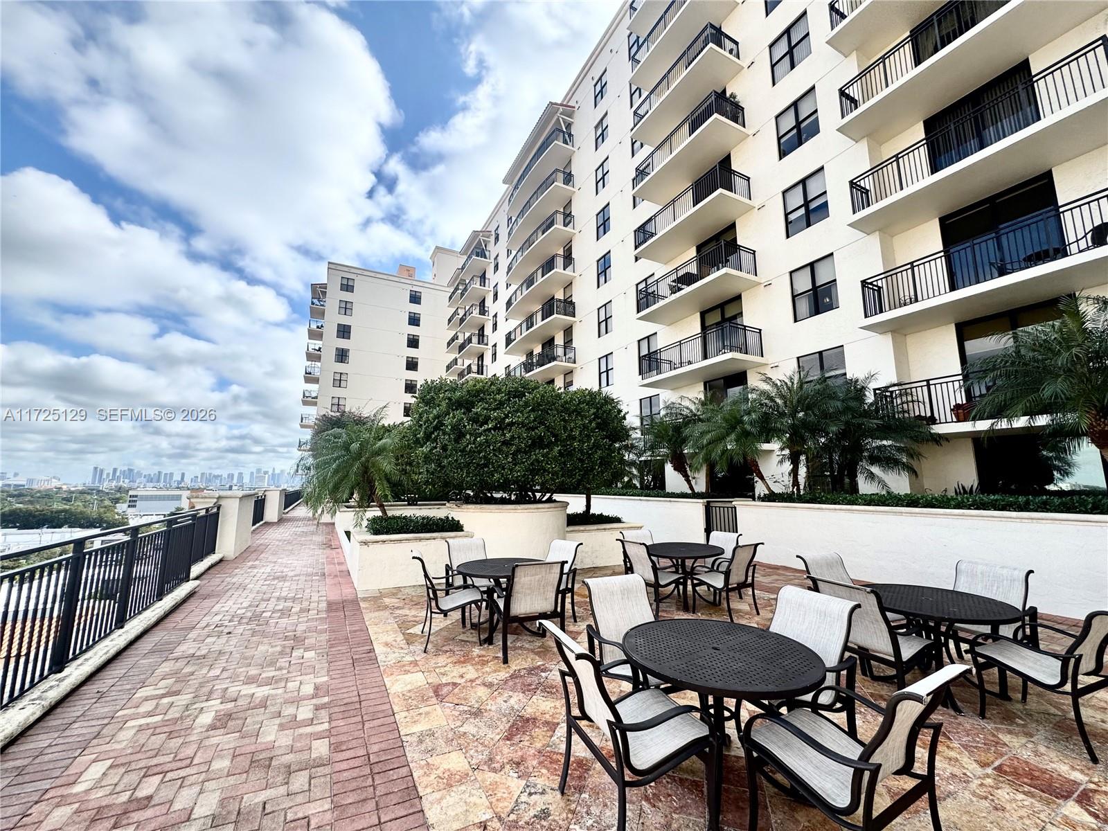 PUERTA DE PALMAS CONDO - Residential