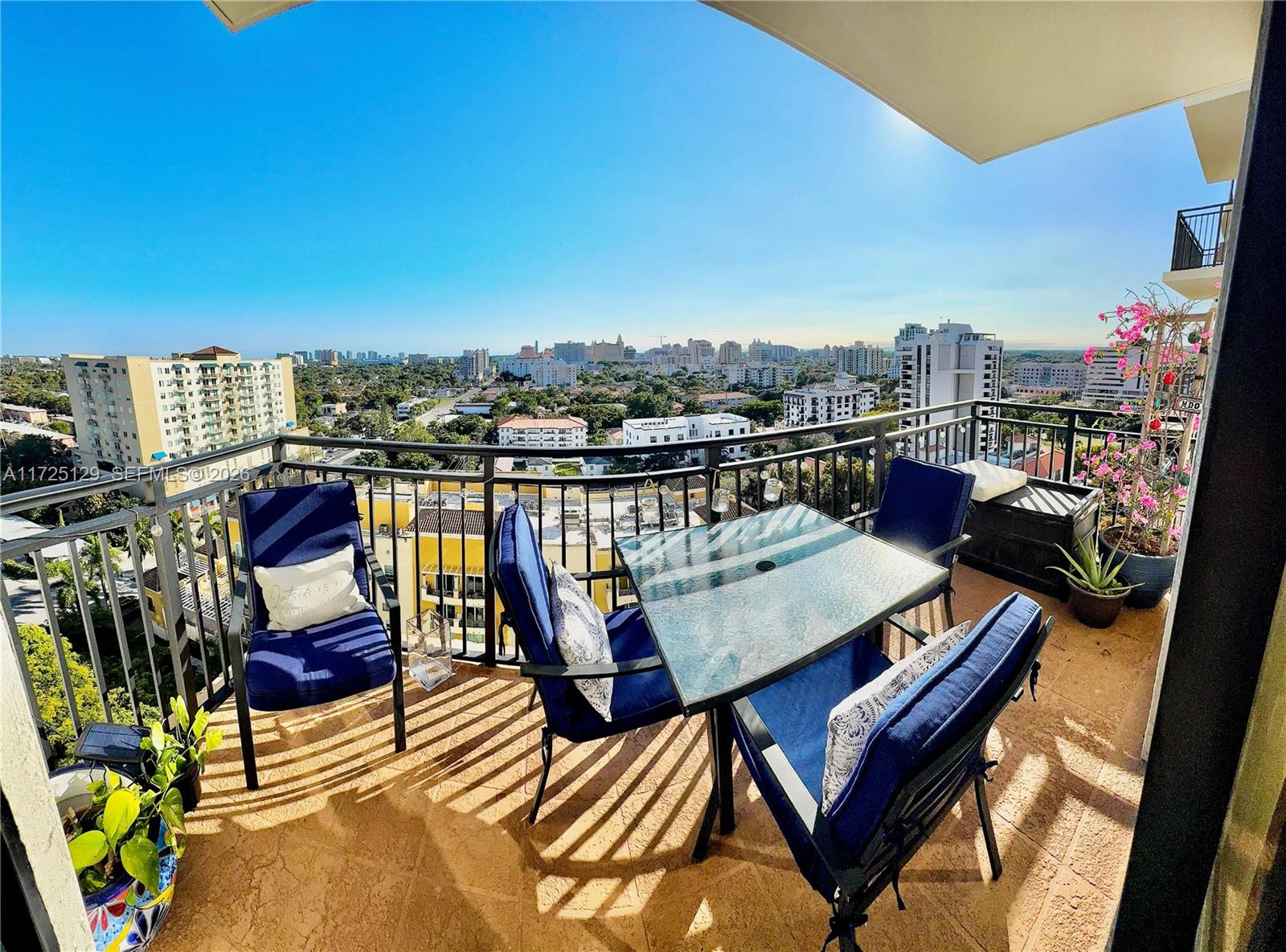 PUERTA DE PALMAS CONDO - Residential