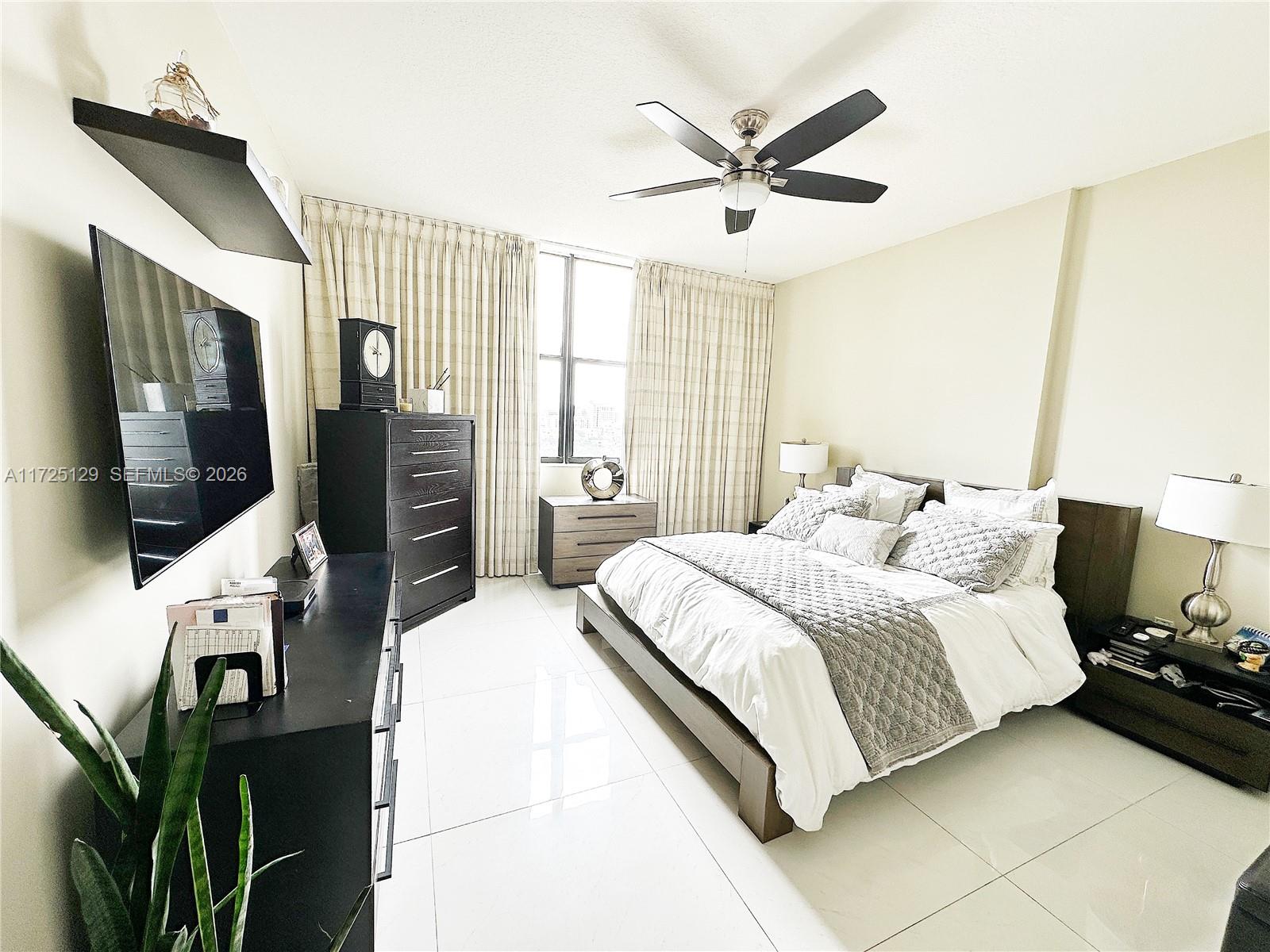 PUERTA DE PALMAS CONDO - Residential