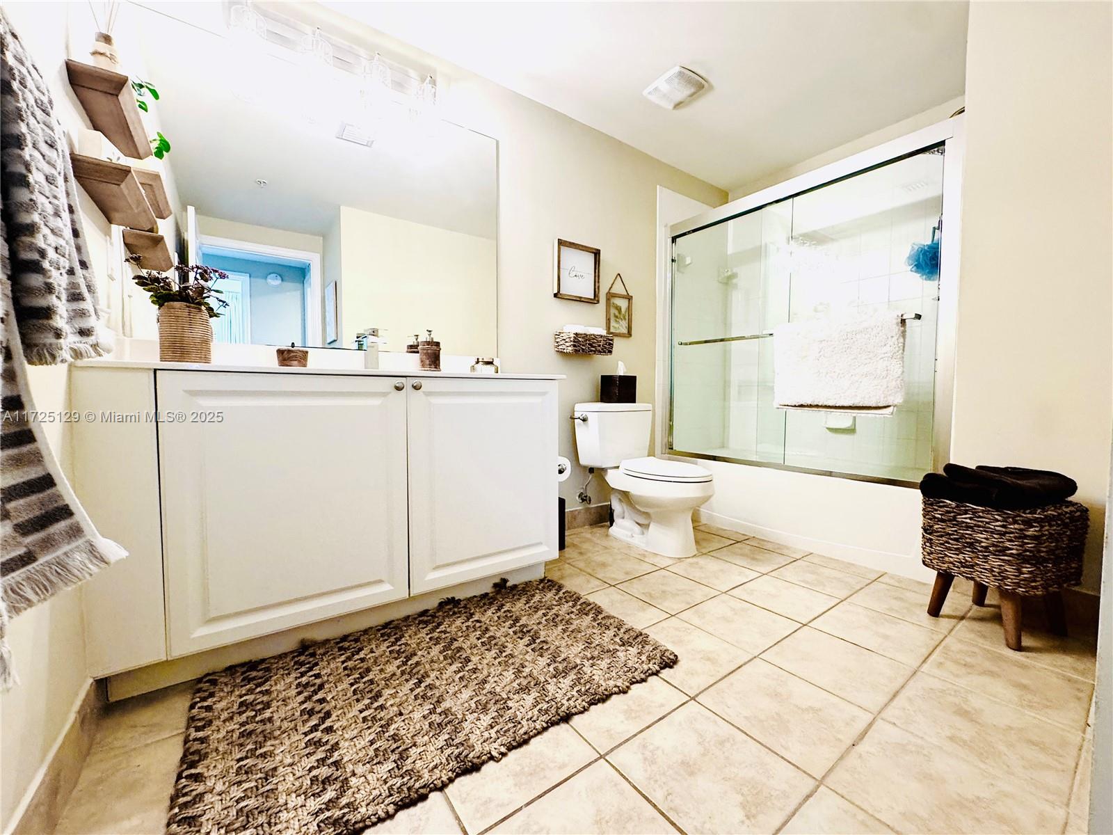 PUERTA DE PALMAS CONDO - Residential