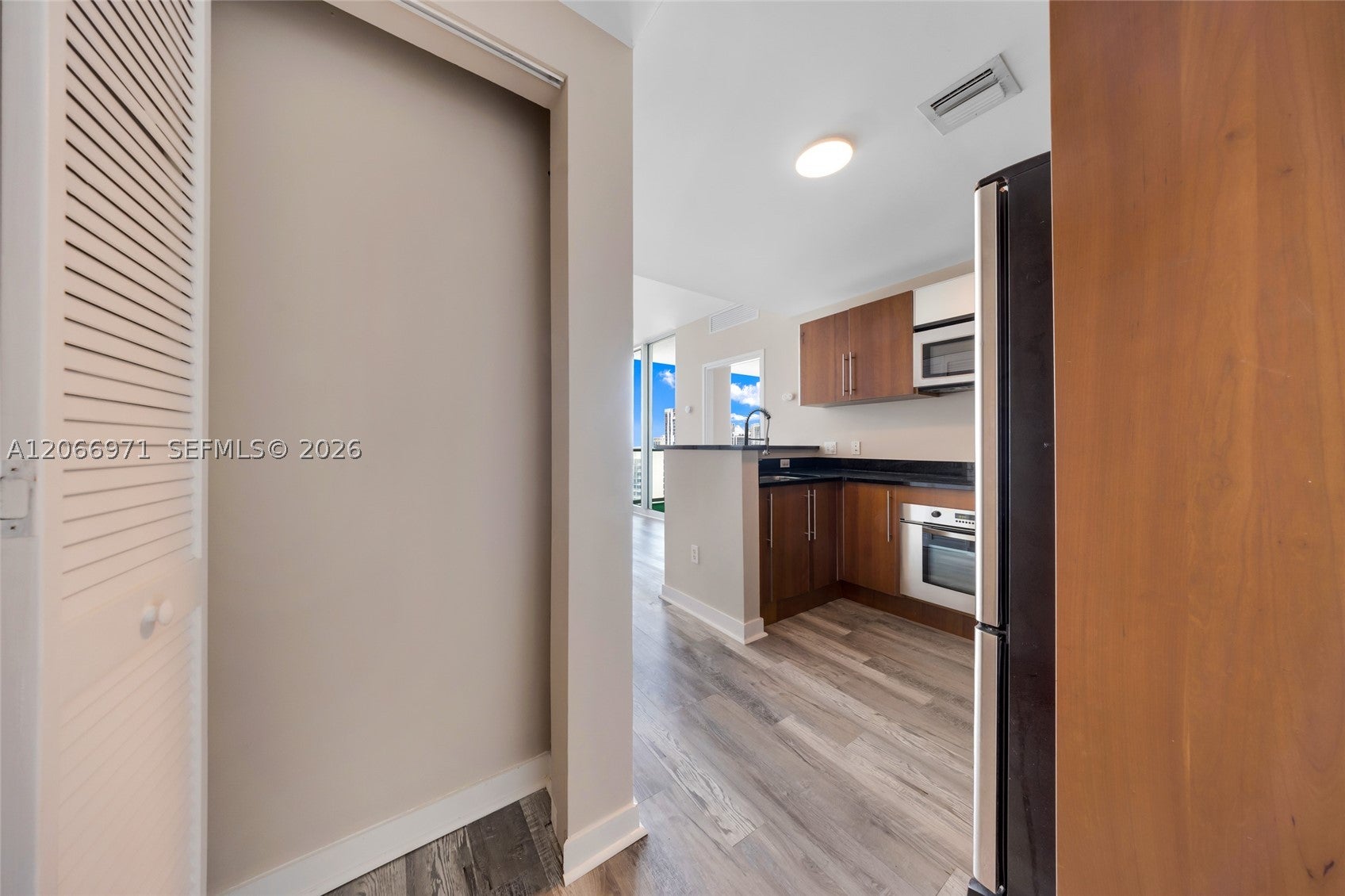 300 S Biscayne Blvd T2911, Miami FL 33131