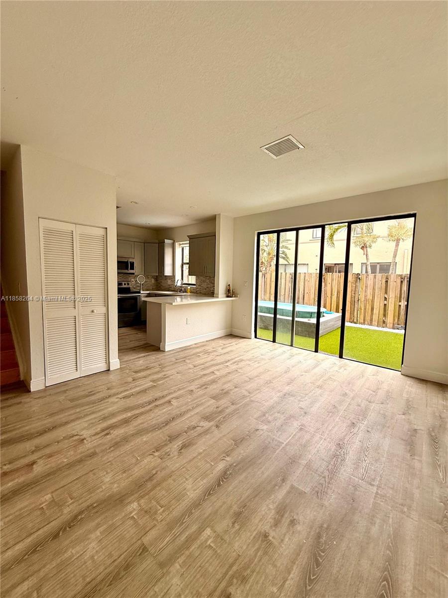 SILVER PALM EAST SECTION - Residential