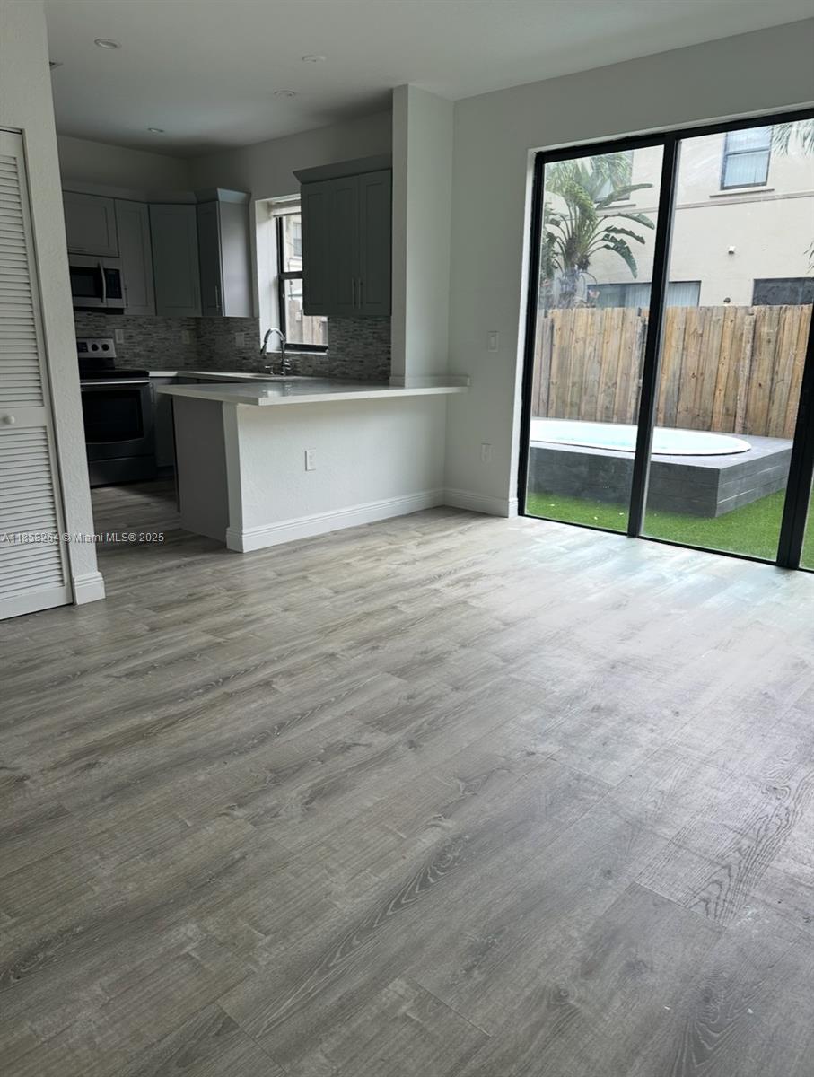 SILVER PALM EAST SECTION - Residential