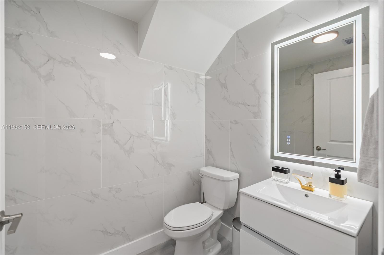 PINE ISLE - Residential Lease