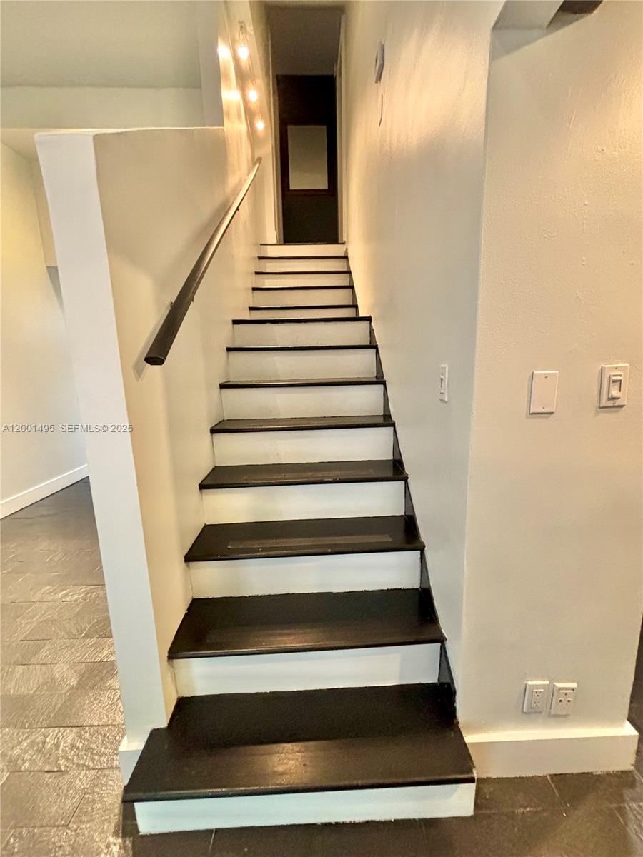 COCONUT GROVE APT CONDO - Residential Lease