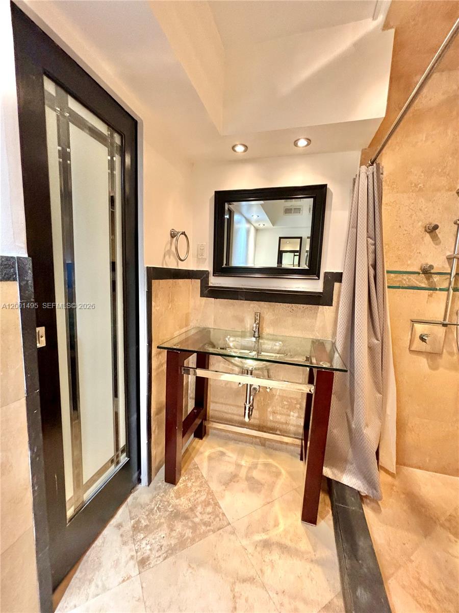 COCONUT GROVE APT CONDO - Residential Lease