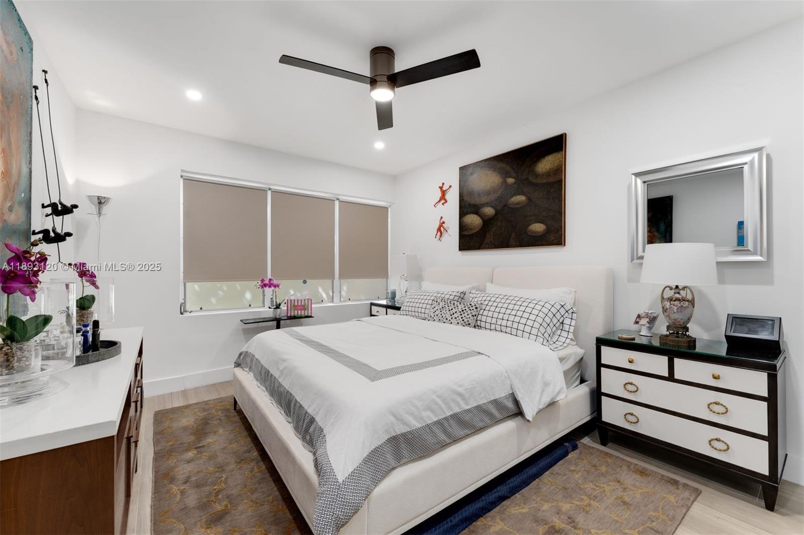 THE ESQUIRE HOUSE - Residential