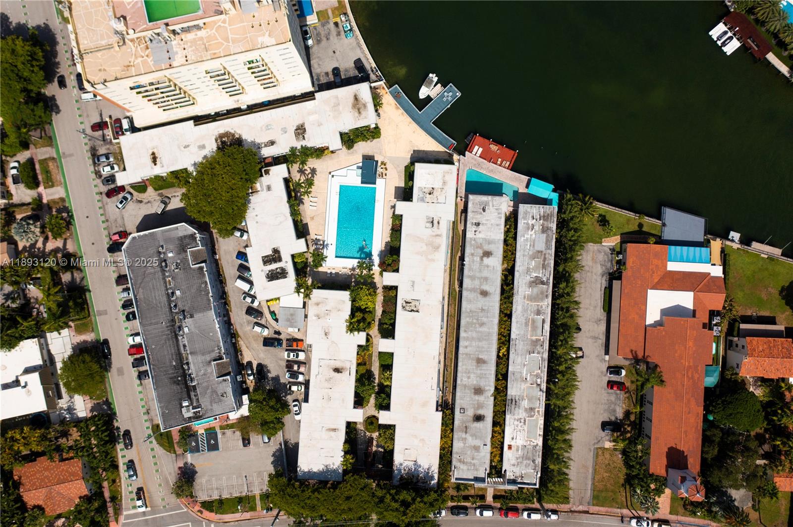 THE ESQUIRE HOUSE - Residential