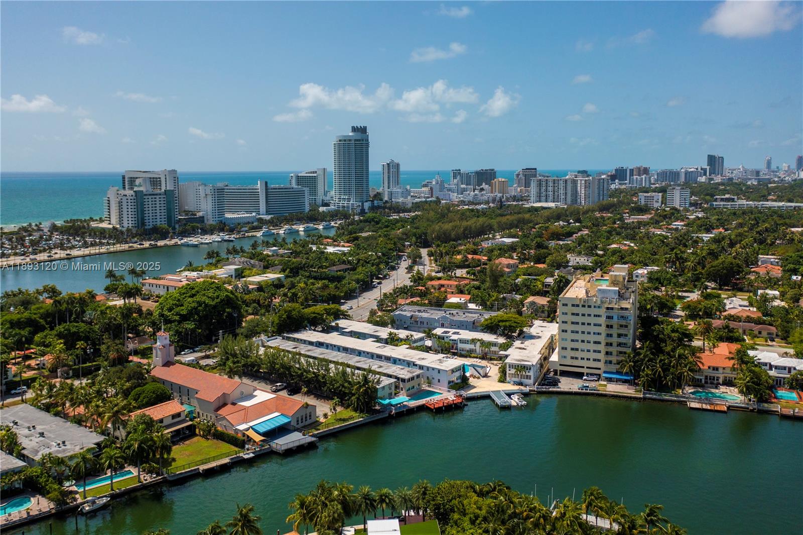 THE ESQUIRE HOUSE - Residential