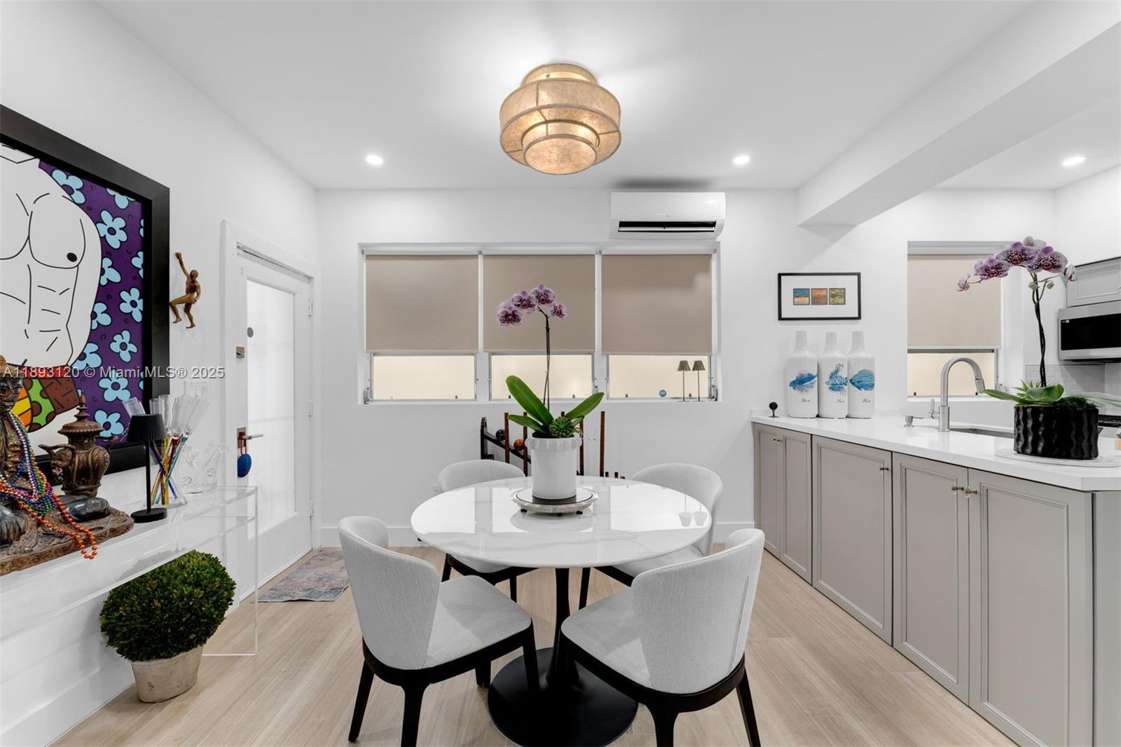 THE ESQUIRE HOUSE - Residential