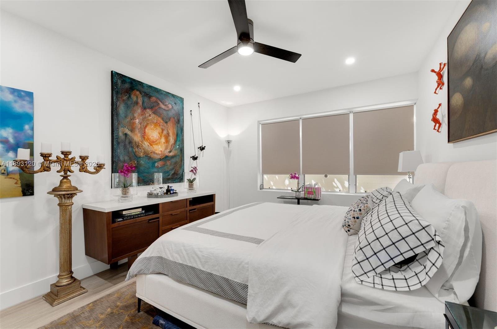 THE ESQUIRE HOUSE - Residential