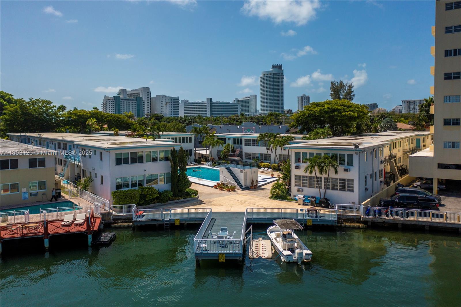 THE ESQUIRE HOUSE - Residential