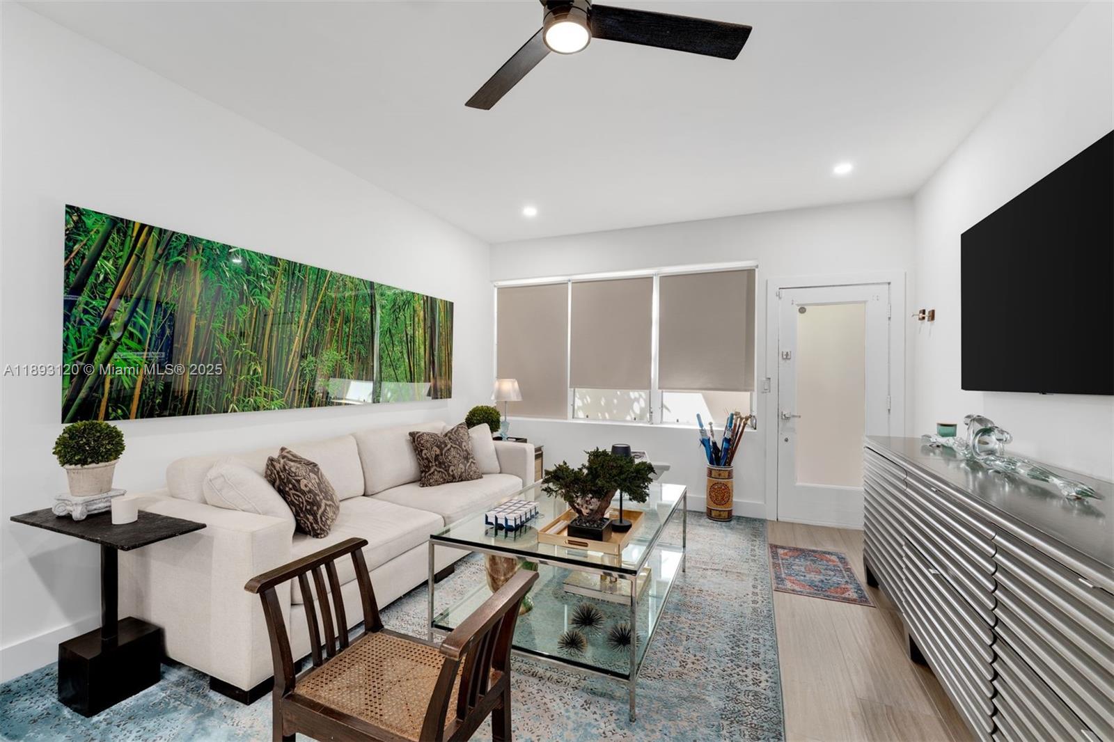 THE ESQUIRE HOUSE - Residential