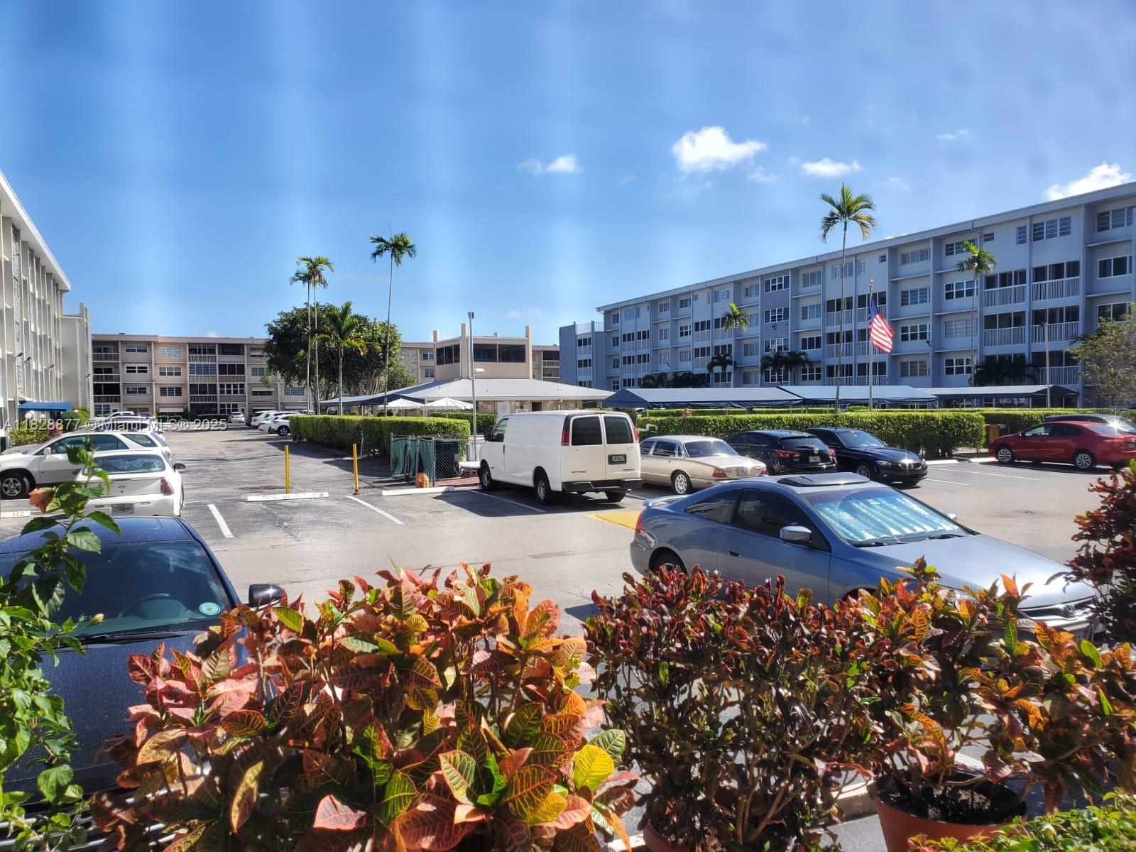 FIRST GULFSTREAM GARDEN - Residential