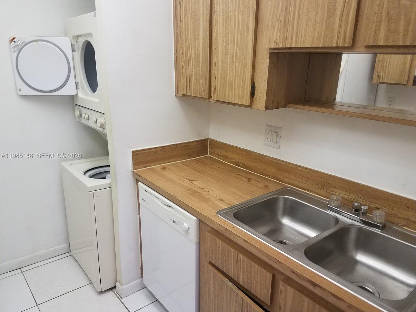 LAKEWOOD VILLAGE - Residential Lease