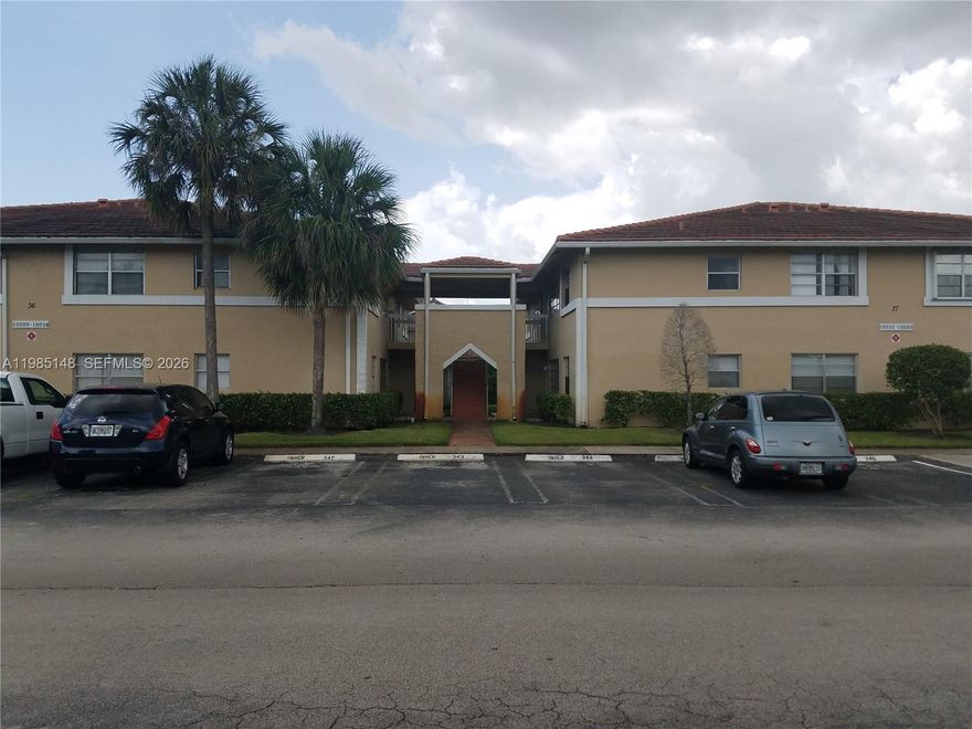 First story unit in a great Coral Springs neighborhood.  Washer dryer inside, water included, all tile floors, freshly painted.  Flexible terms to move in and easy to show.  Income needs to be 2.5 of rent and a preliminary background check is required.