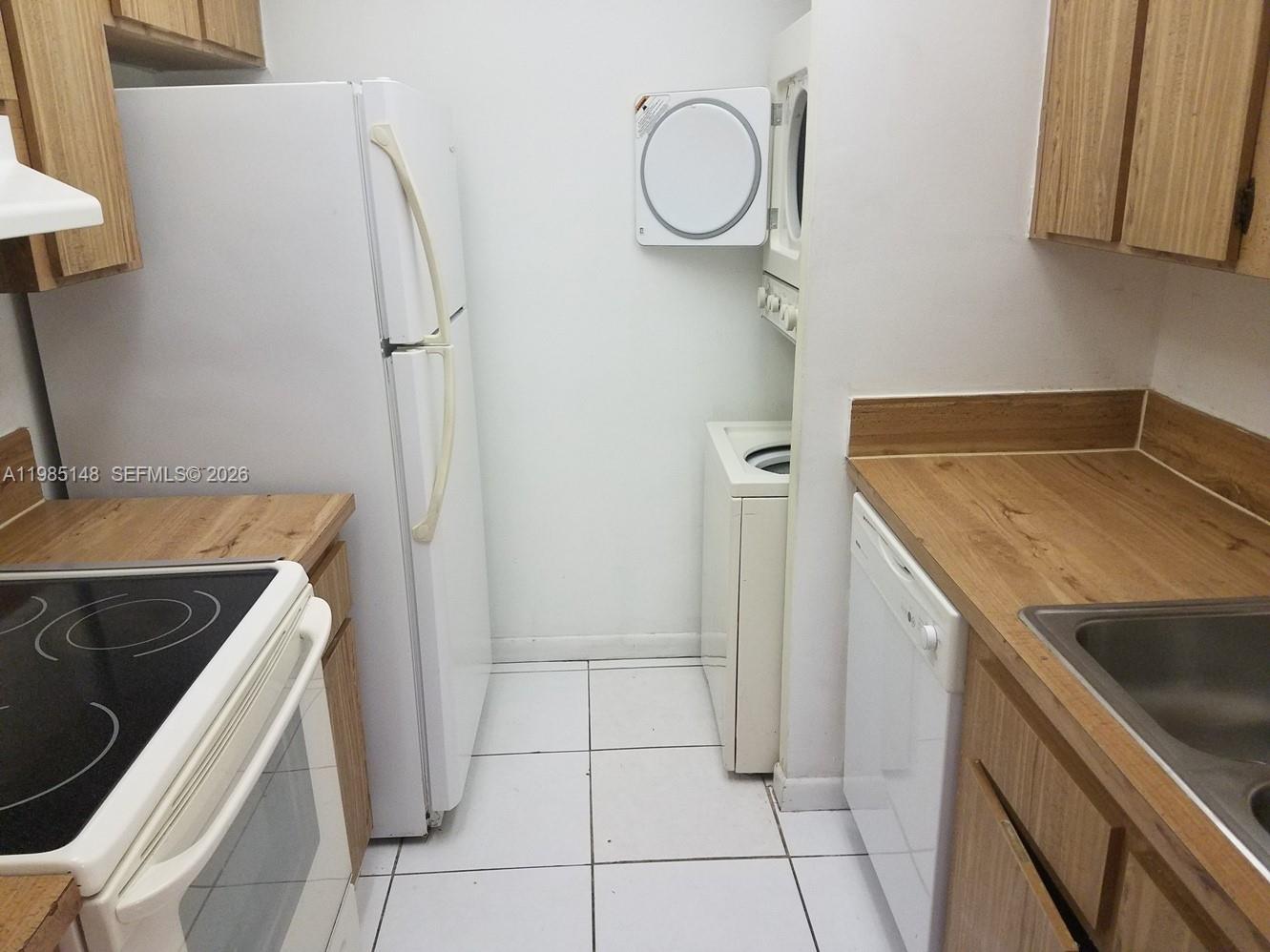 LAKEWOOD VILLAGE - Residential Lease