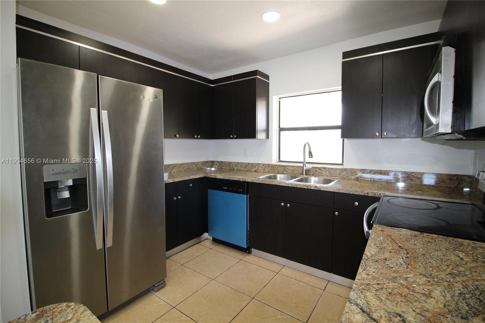 MEADOW WOODMANOR SEC 2 - Residential Lease