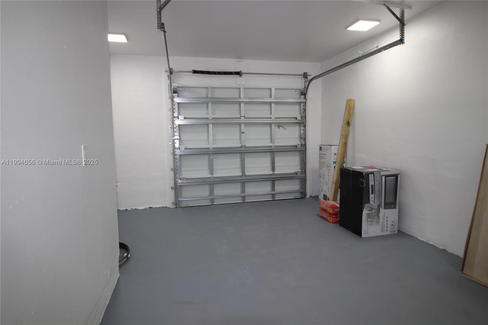 MEADOW WOODMANOR SEC 2 - Residential Lease