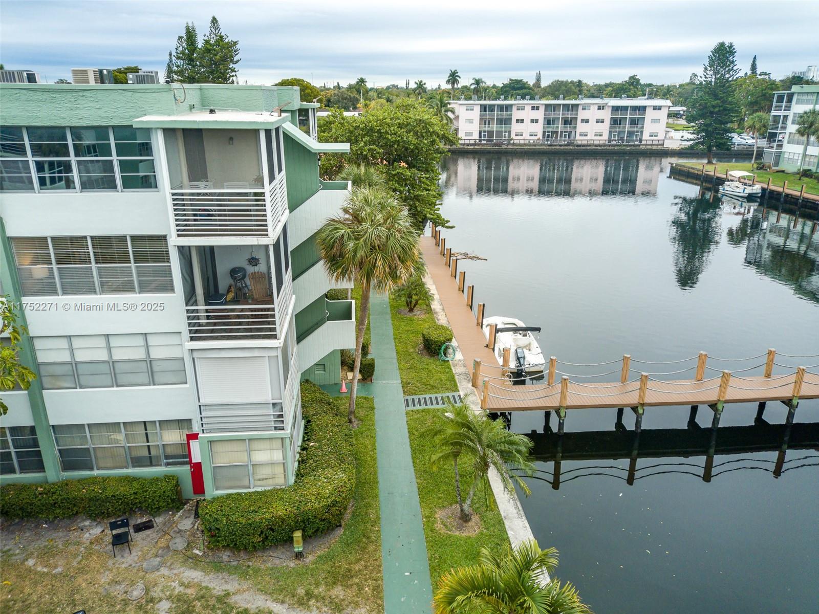 Property for Sale at 2751 Taft St 110, Hollywood, Broward County, Florida - Bedrooms: 2 
Bathrooms: 2  - $210,000