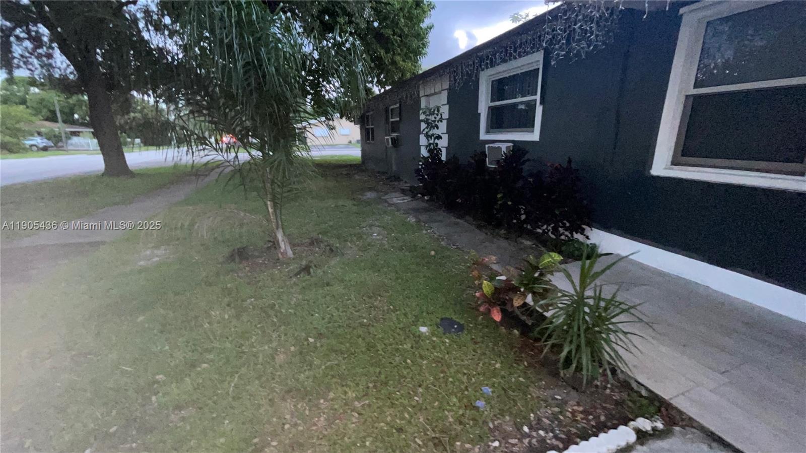 HOLLYWOOD SUBURBS NO 2 - Residential Lease