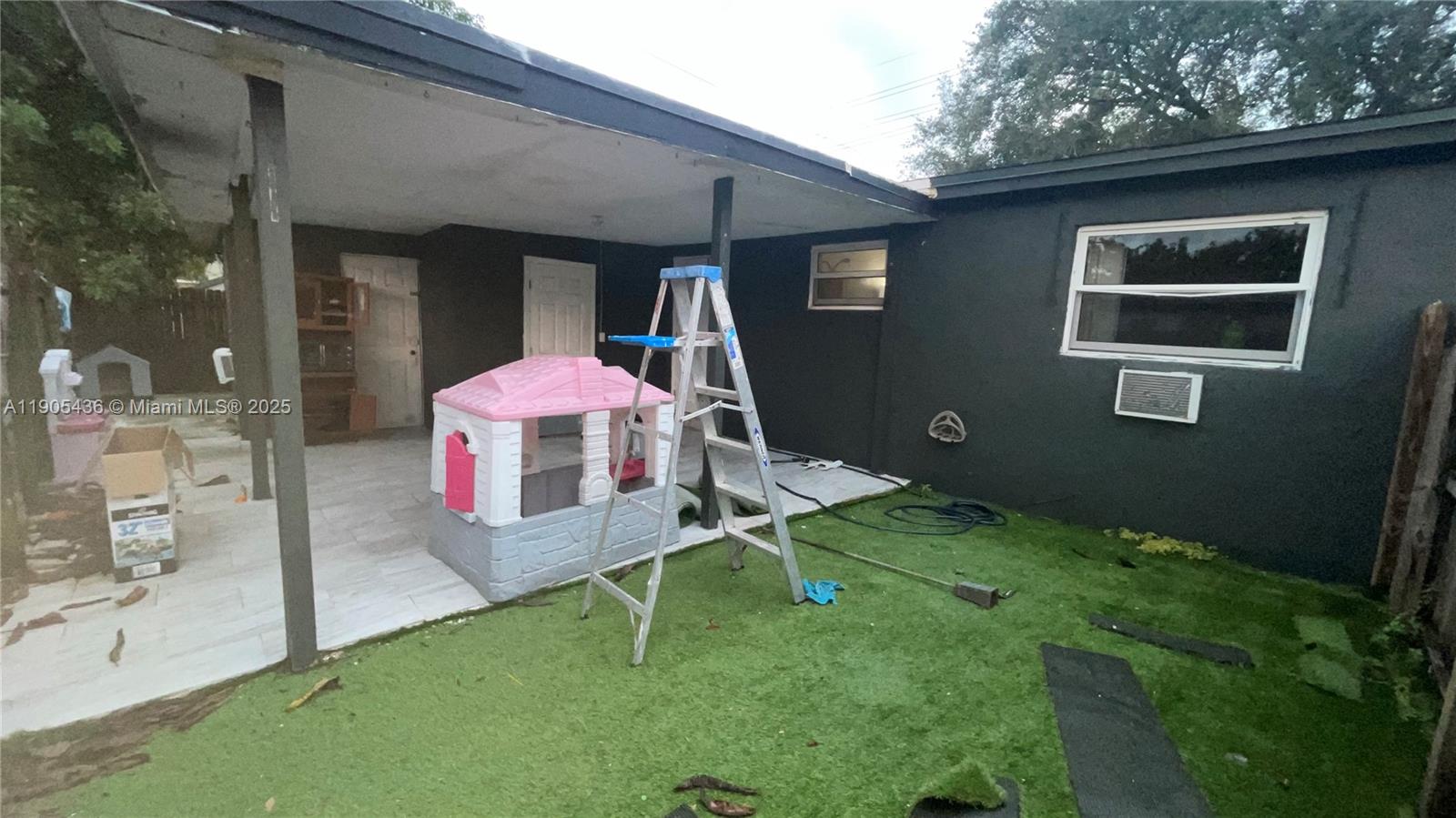 HOLLYWOOD SUBURBS NO 2 - Residential Lease