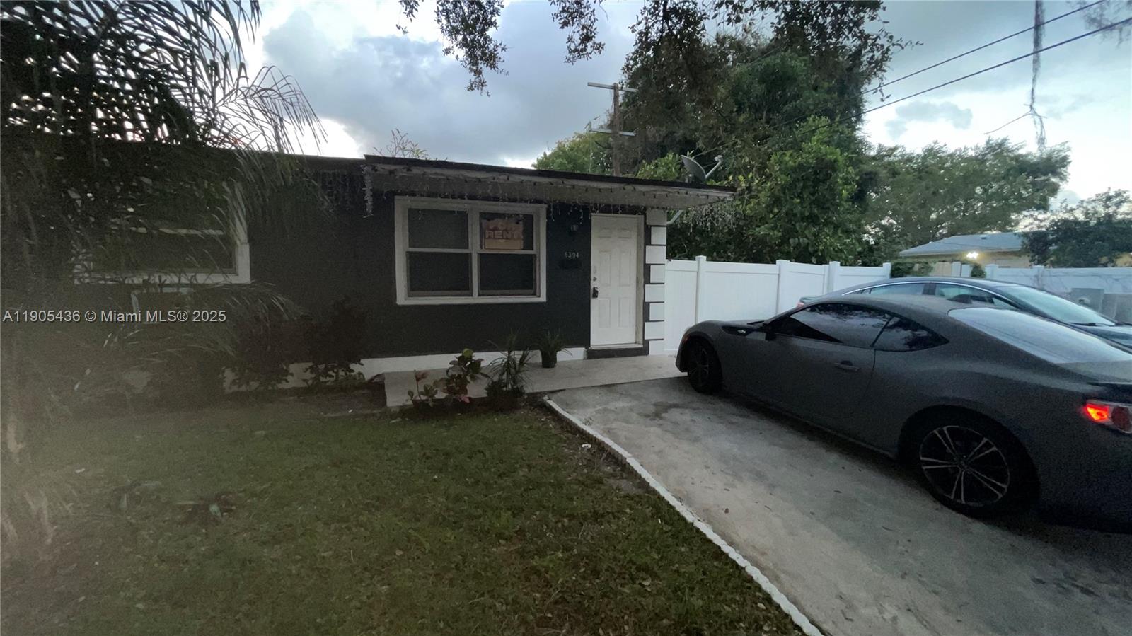 HOLLYWOOD SUBURBS NO 2 - Residential Lease