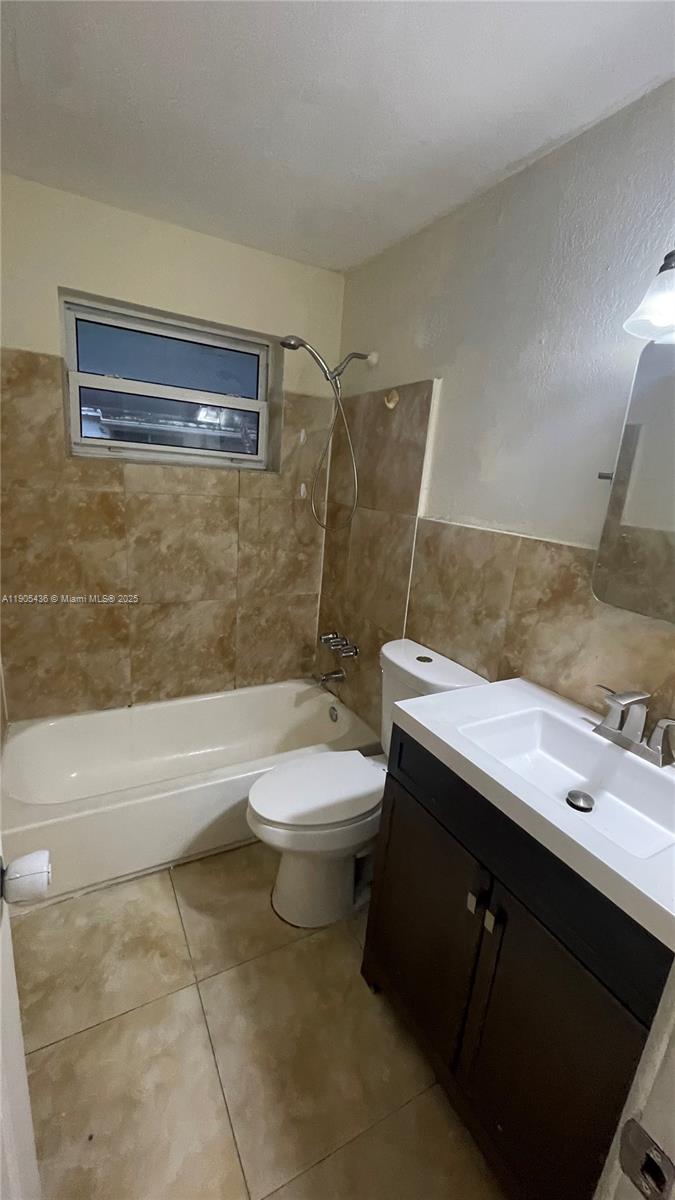 HOLLYWOOD SUBURBS NO 2 - Residential Lease