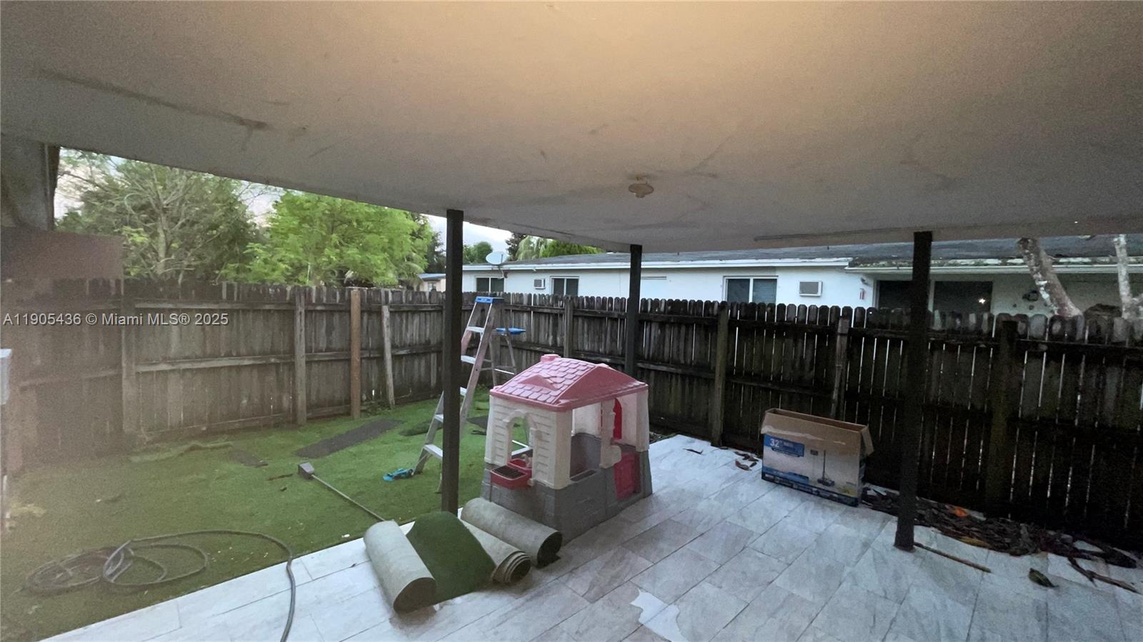 HOLLYWOOD SUBURBS NO 2 - Residential Lease